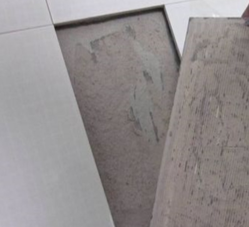 大埔瓷砖空鼓维修公司分享瓷砖铺贴时如果打浆（即涂抹在瓷砖背面和基层上的砂浆或瓷砖胶）过少，会带来以下问题